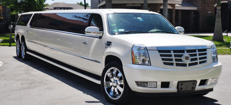 Read more about the article Benefits of Renting a Cheap Limousine Service in Miami